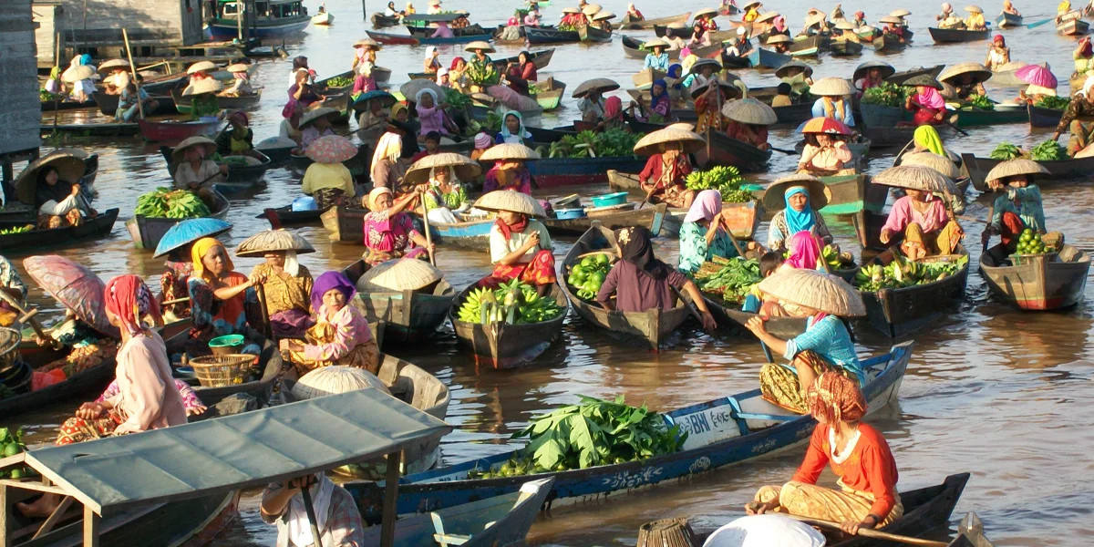 floating market in lokbaintan, martapura river